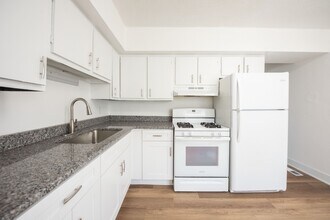 3012 Larkmoor St in Lorain, OH - Building Photo - Building Photo