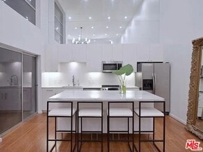 7062 Hawthorn Ave in Los Angeles, CA - Building Photo - Building Photo