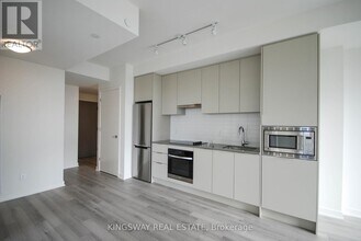 3071 Trafalgar Rd in Oakville, ON - Building Photo - Building Photo