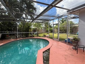 5424 Van Buren St in Hollywood, FL - Building Photo - Building Photo