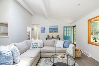6 Gunpowder Ln in East Hampton, NY - Building Photo - Building Photo