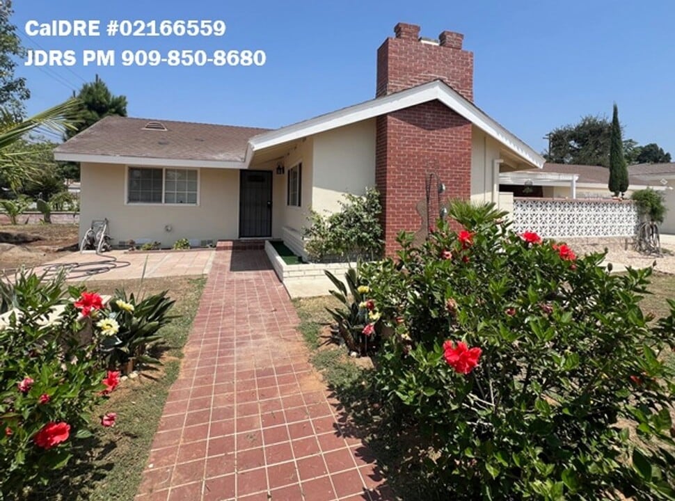 601 Camino Grove Ave in Arcadia, CA - Foto de edificio