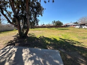 7574 Lincoln Ave in Hesperia, CA - Foto de edificio - Building Photo