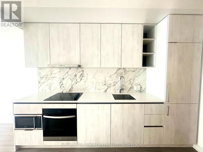 8-808 Wellesley St E in Toronto, ON - Building Photo - Building Photo