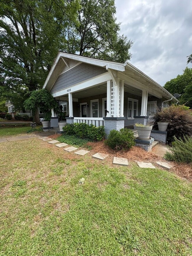property at 1602 E North St