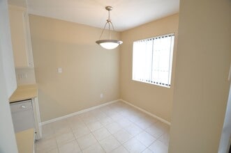 6122 Colfax Ave, Unit 205 in Los Angeles, CA - Building Photo - Building Photo