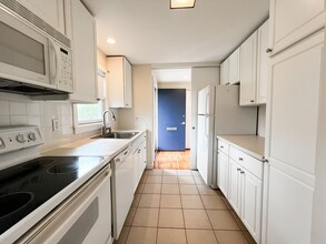 11 Oak St in Wellesley, MA - Building Photo - Building Photo