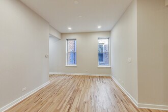 2325 N Cambridge Ave in Chicago, IL - Building Photo - Building Photo