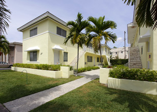 225-229 Madeira Ave in Coral Gables, FL - Building Photo - Building Photo