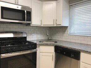 2600 W Logan Blvd in Chicago, IL - Building Photo - Building Photo
