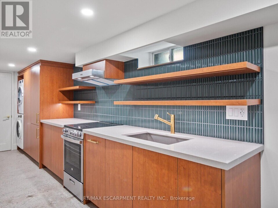 46-46 O'Hara Ave in Toronto, ON - Building Photo