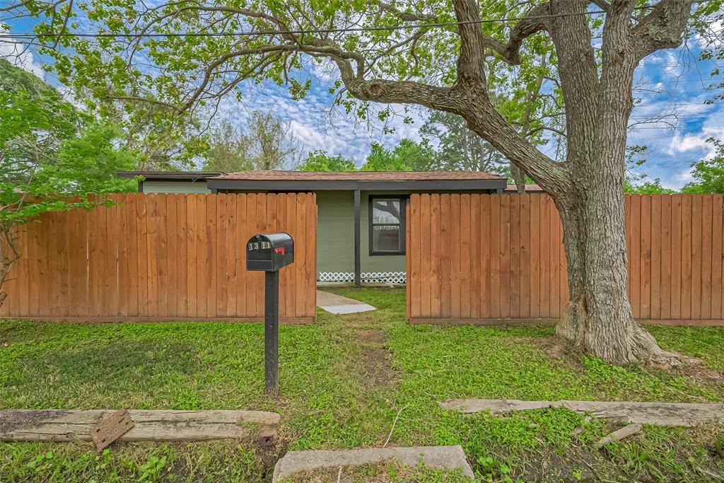 1311 Pershing St in Baytown, TX - Building Photo