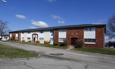 Cavalier Court in Indianapolis, IN - Foto de edificio - Building Photo