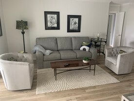 21 Colonial Club Dr, Unit 200 in Boynton Beach, FL - Building Photo