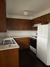 1982 Broadway St NE in Salem, OR - Building Photo - Building Photo