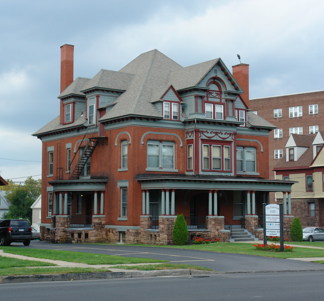 The Victorian in Utica, NY - Foto de edificio - Building Photo