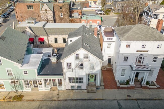 8 Franklin St in Newport, RI - Building Photo - Building Photo