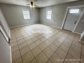 40 Vafiades Ave in Hermon, ME - Foto de edificio - Building Photo