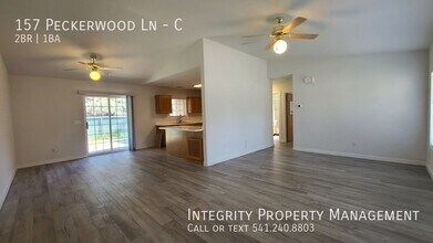 157 Peckerwood Ln in Grants Pass, OR - Building Photo - Building Photo