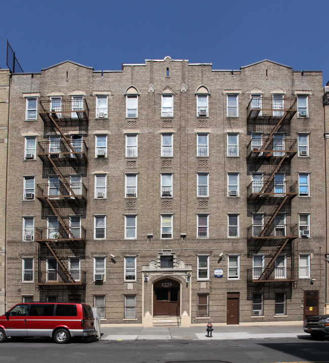 2335 Valentine Ave in Bronx, NY - Foto de edificio - Building Photo