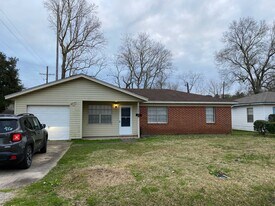 9305 Gardner St in Beaumont, TX - Building Photo