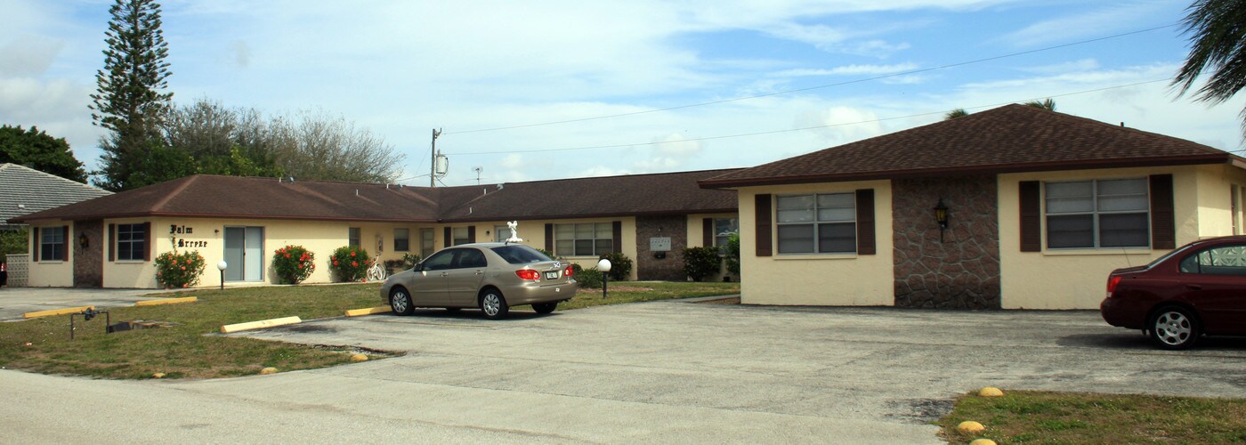 4021 SE 12th Ave in Cape Coral, FL - Foto de edificio