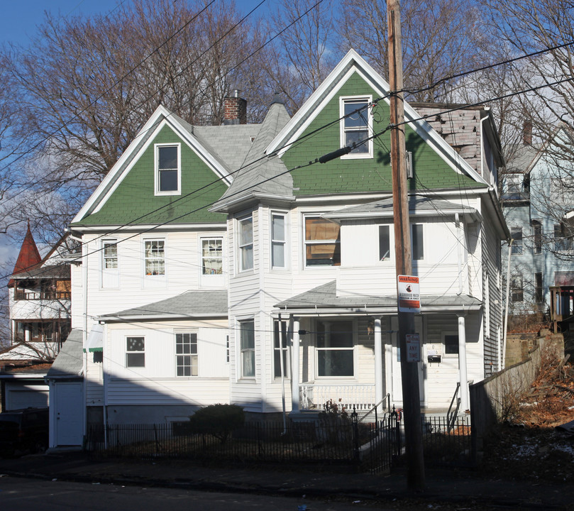 106 Johnson St in Waterbury, CT - Foto de edificio