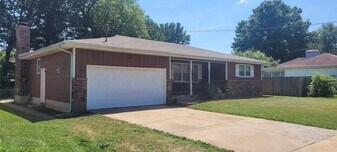 918 S Luster Ave in Springfield, MO - Building Photo