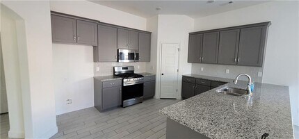 5908 NW Ettie May St in Bentonville, AR - Building Photo - Building Photo