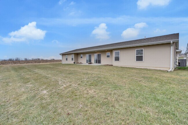 5480 Summerland Drive in Waterloo, IA - Building Photo - Building Photo