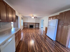 1831 Crescent Dr NE in Grand Rapids, MI - Building Photo - Building Photo