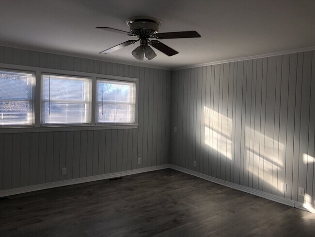 1090 Brown Ave in Cookeville, TN - Building Photo - Building Photo