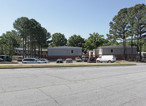 Forest Cove Apartments in Atlanta, GA - Foto de edificio - Building Photo