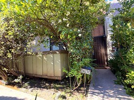 13623 Valerio St in Van Nuys, CA - Building Photo