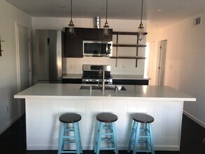 2588 Lime Ave, Unit 2588 in Long Beach, CA - Building Photo - Building Photo