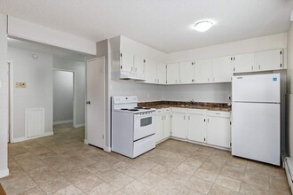 Miami Apartments in Saskatoon, SK - Building Photo - Building Photo