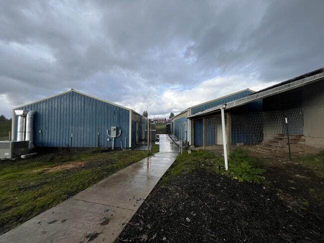 16093 SW Roy Rogers Rd in Sherwood, OR - Building Photo - Building Photo