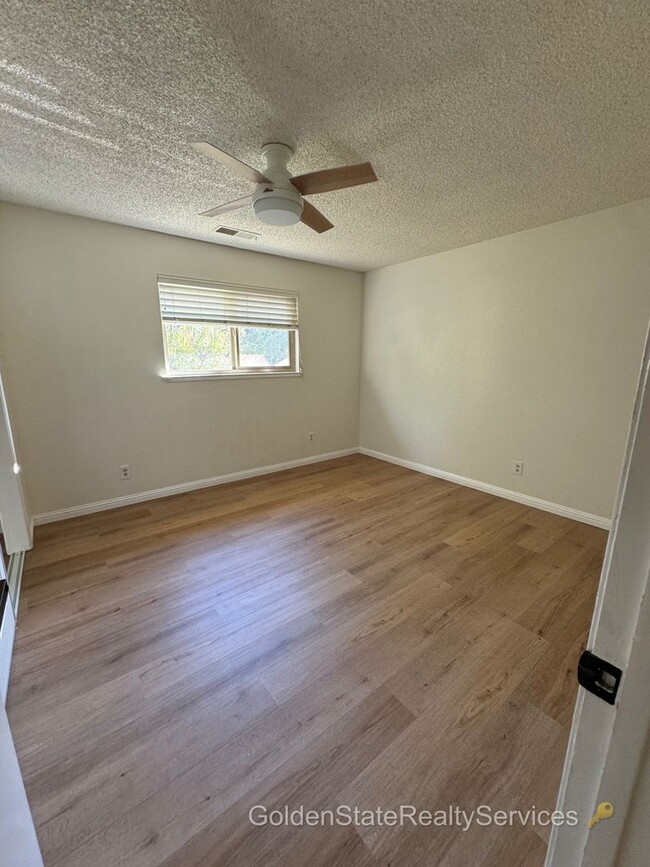 property at 10993 Sycamore Ct