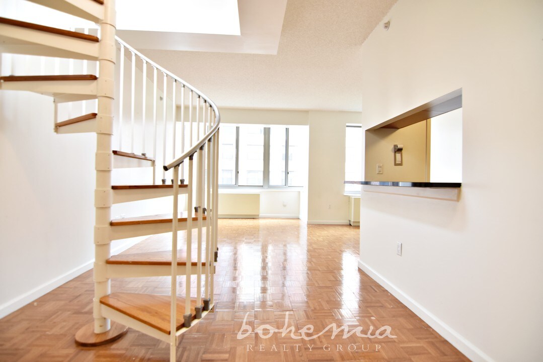 300 W 135th St in New York, NY - Building Photo