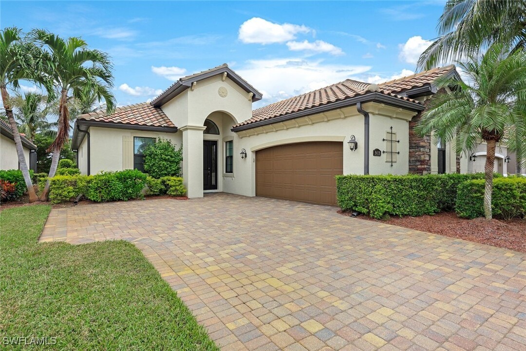 9419 Piacere Way in Naples, FL - Building Photo