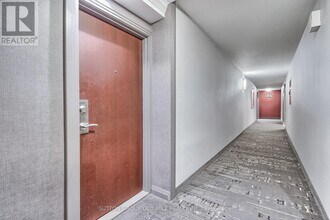360 Ridelle Ave in Toronto, ON - Building Photo - Building Photo