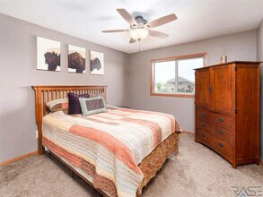 3300 E Brewster St in Sioux Falls, SD - Building Photo - Building Photo