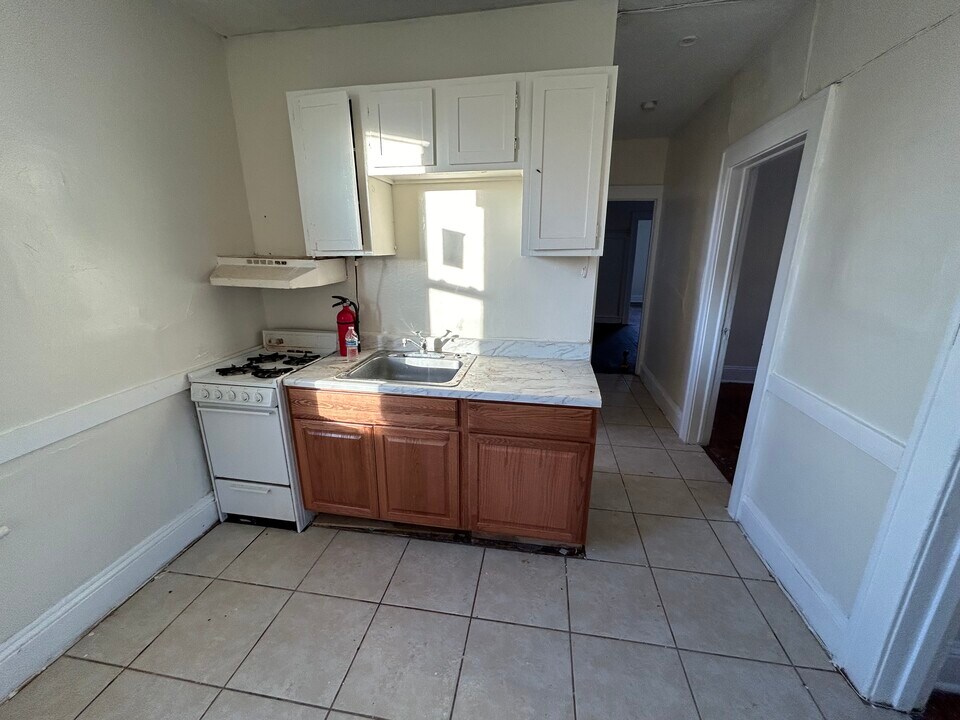 60 Guilden St in New Brunswick, NJ - Building Photo