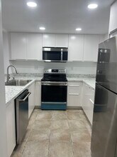 6248 Caminito Araya, Unit 6248 in San Diego, CA - Foto de edificio - Building Photo