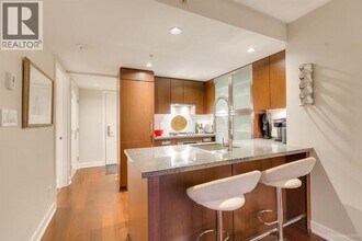 1055 Richards St in Vancouver, BC - Building Photo - Building Photo