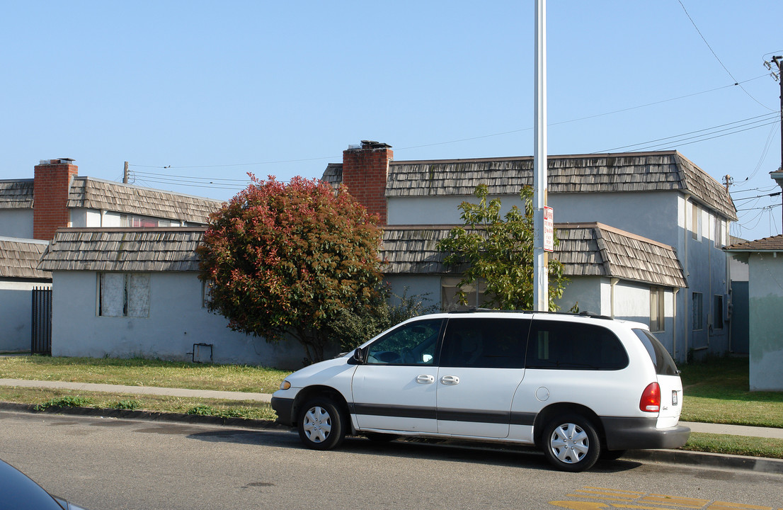 430 E Dollie St in Oxnard, CA - Foto de edificio