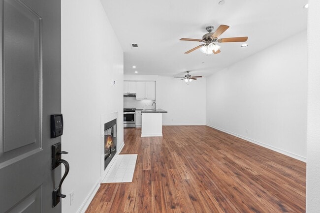 10722 Sabre Hill Dr in San Diego, CA - Building Photo - Building Photo