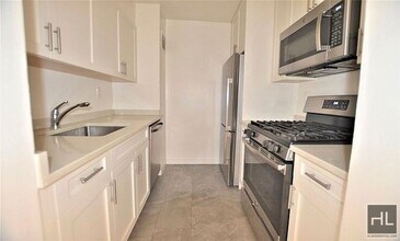 EAST 49 STREET in New York, NY - Building Photo - Building Photo