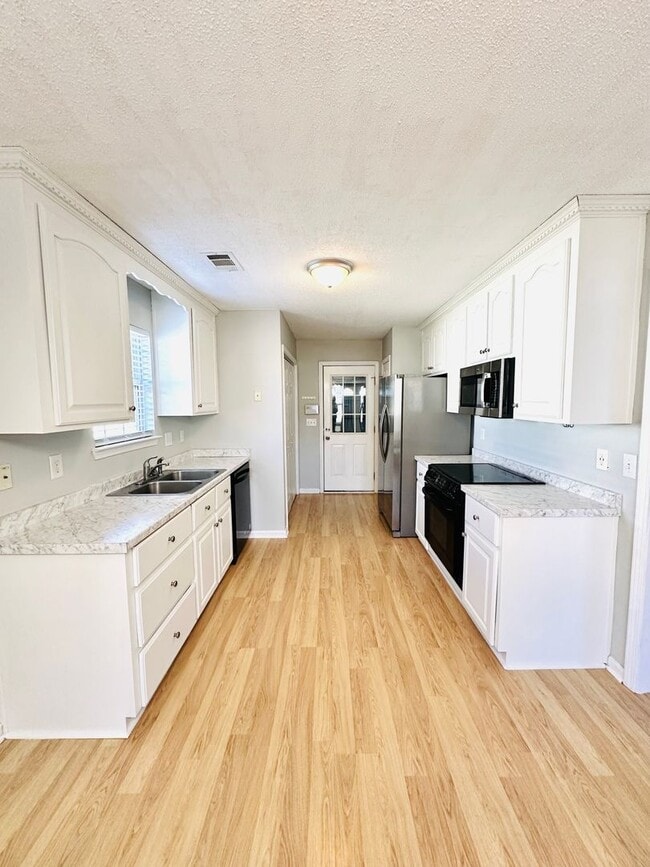 206 Roaring Forks Dr in Bonaire, GA - Building Photo - Building Photo