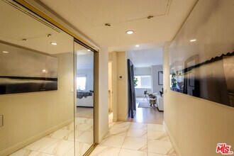 121 S Palm Dr in Beverly Hills, CA - Building Photo - Building Photo